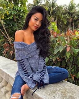 Jules Aurora feet photo thumbnail