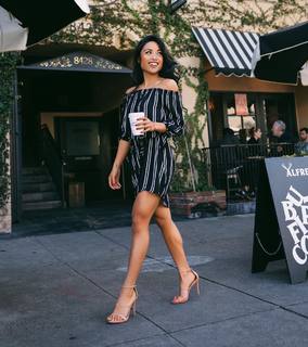 Jules Aurora feet photo thumbnail