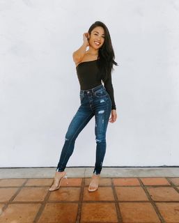 Jules Aurora feet photo thumbnail