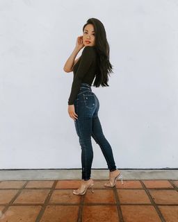 Jules Aurora feet photo thumbnail