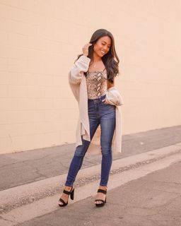 Jules Aurora feet photo thumbnail