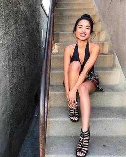 Jules Aurora feet photo thumbnail