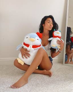 Jules Aurora feet photo thumbnail