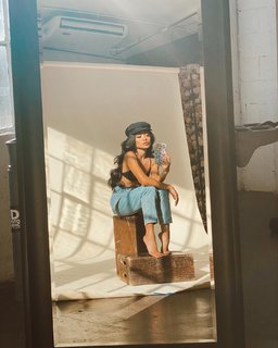 Jules Aurora feet photo thumbnail