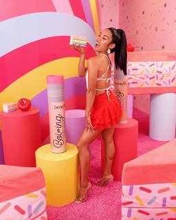 Jules Aurora feet photo thumbnail