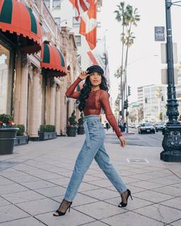 Jules Aurora feet photo thumbnail