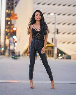 Jules Aurora feet photo thumbnail