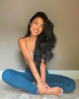 Jules Aurora feet photo thumbnail