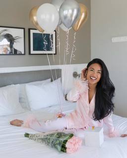 Jules Aurora feet photo thumbnail