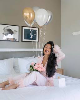 Jules Aurora feet photo thumbnail