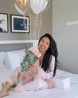 Jules Aurora feet photo thumbnail