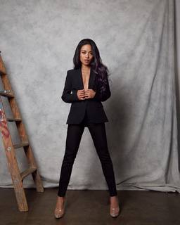 Jules Aurora feet photo thumbnail