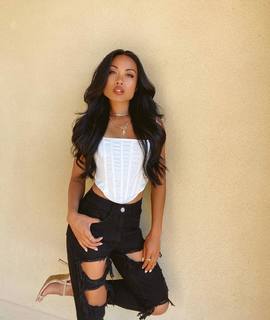 Jules Aurora feet photo thumbnail