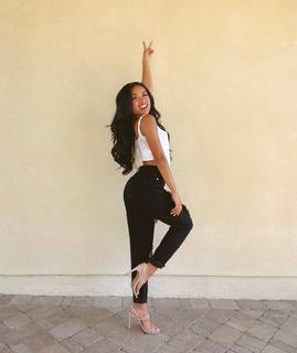 Jules Aurora feet photo thumbnail