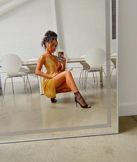 Jules Aurora feet photo thumbnail