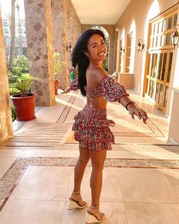 Jules Aurora feet photo thumbnail