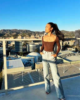 Jules Aurora feet photo thumbnail