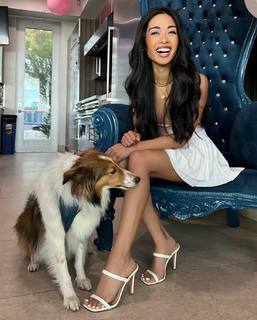 Jules Aurora feet photo thumbnail