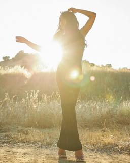 Jules Aurora feet photo thumbnail