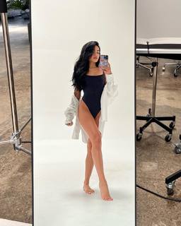 Jules Aurora feet photo thumbnail