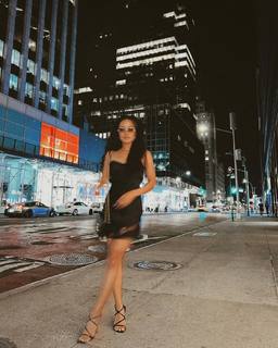 Jules Aurora feet photo thumbnail