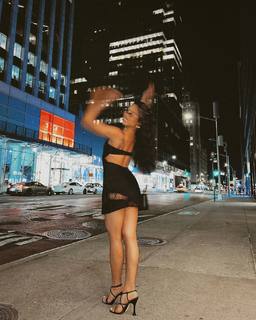 Jules Aurora feet photo thumbnail