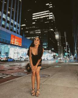 Jules Aurora feet photo thumbnail