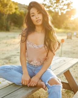 Jules Aurora feet photo thumbnail