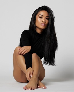 Jules Aurora feet photo thumbnail