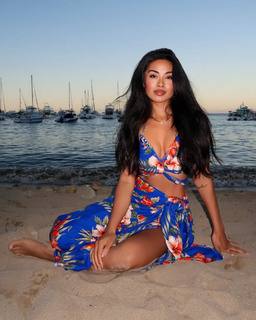 Jules Aurora feet photo thumbnail