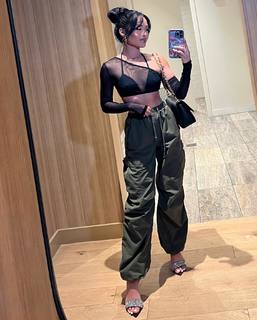 Jules Aurora feet photo thumbnail