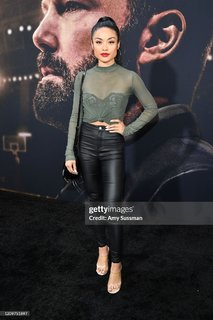 Jules Aurora feet photo thumbnail