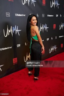 Jules Aurora feet photo thumbnail