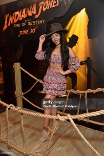 Jules Aurora feet photo thumbnail