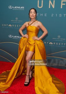 Jules Aurora feet photo thumbnail