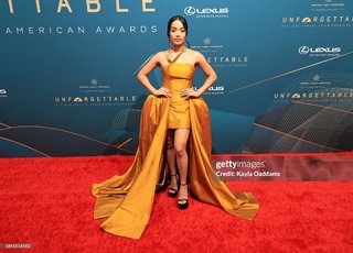 Jules Aurora feet photo thumbnail