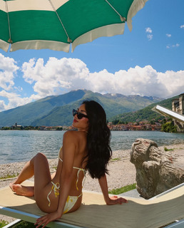 Jules Aurora feet photo thumbnail