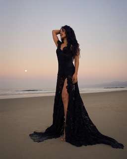 Jules Aurora feet photo thumbnail