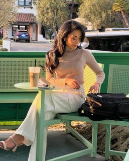 Jules Aurora feet photo thumbnail