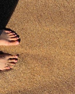 Jules Aurora feet photo thumbnail