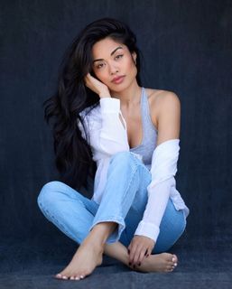 Jules Aurora feet photo thumbnail