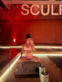 Jules Aurora feet photo thumbnail