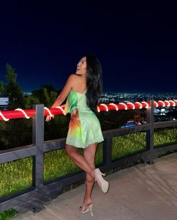 Jules Aurora feet photo thumbnail