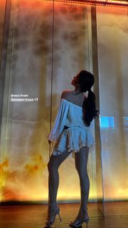 Jules Aurora feet photo 16