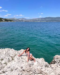 Jules LeBlanc feet photo thumbnail