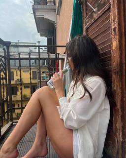 Jules LeBlanc feet photo thumbnail