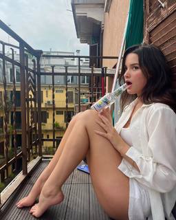 Jules LeBlanc feet photo thumbnail