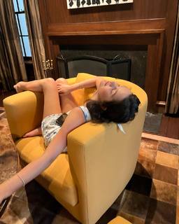 Jules LeBlanc feet photo thumbnail