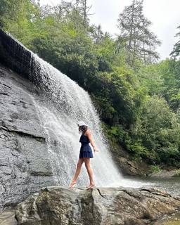 Jules LeBlanc feet photo thumbnail