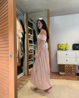 Jules LeBlanc feet photo thumbnail